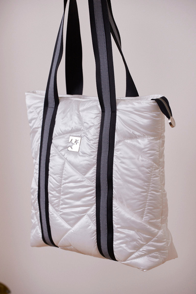 Beyaz  Kapitone Omuz Çantası(Siyah askılı)