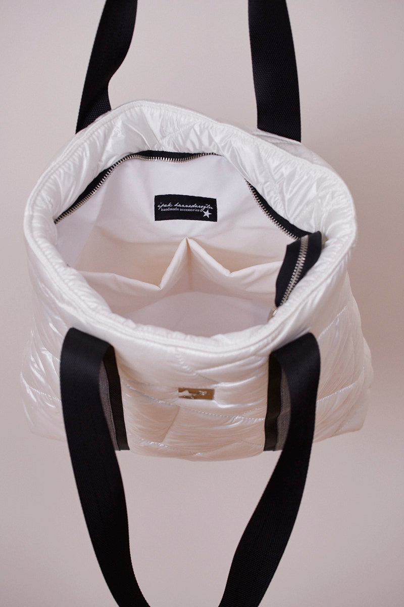 Beyaz  Kapitone Omuz Çantası(Siyah askılı)