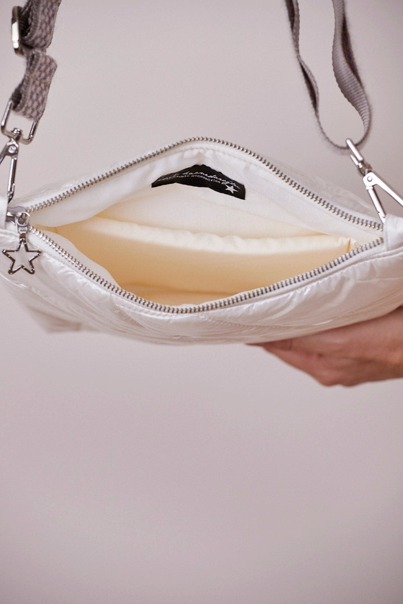 Büyükboy Beyaz Kapitone Çapraz Çanta (Beyaz askılı)