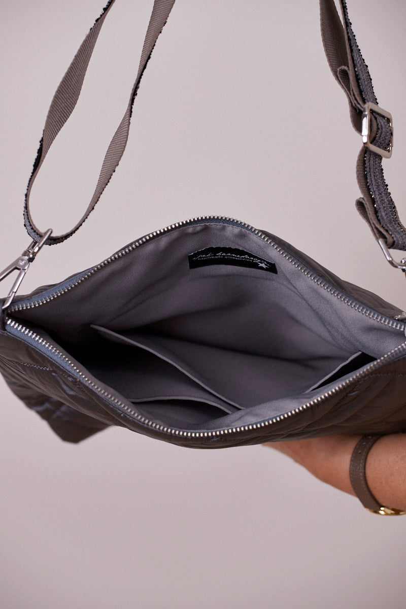 Gri Kapitone Çapraz Çanta